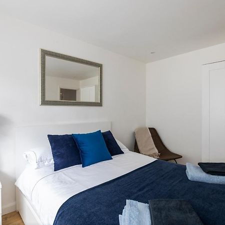 Gorgeous Modern Apartment Near Redhill Station Inc Private Garden & Parking Екстер'єр фото