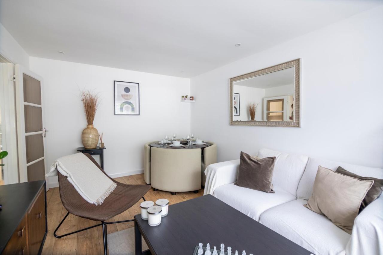 Gorgeous Modern Apartment Near Redhill Station Inc Private Garden & Parking Екстер'єр фото